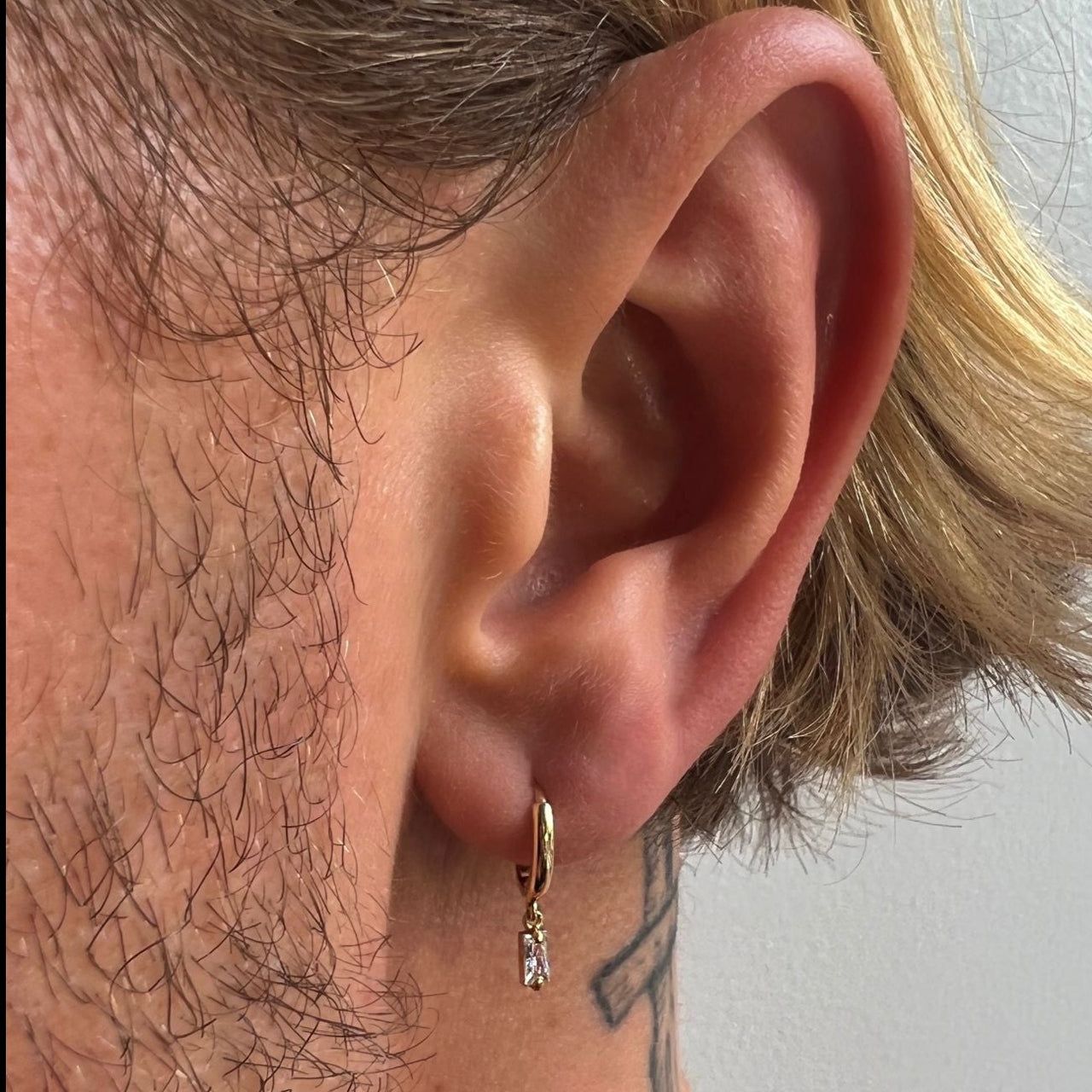 EARRING "SIMPLE THING" WITH WHITE CZ / SOLID GOLD