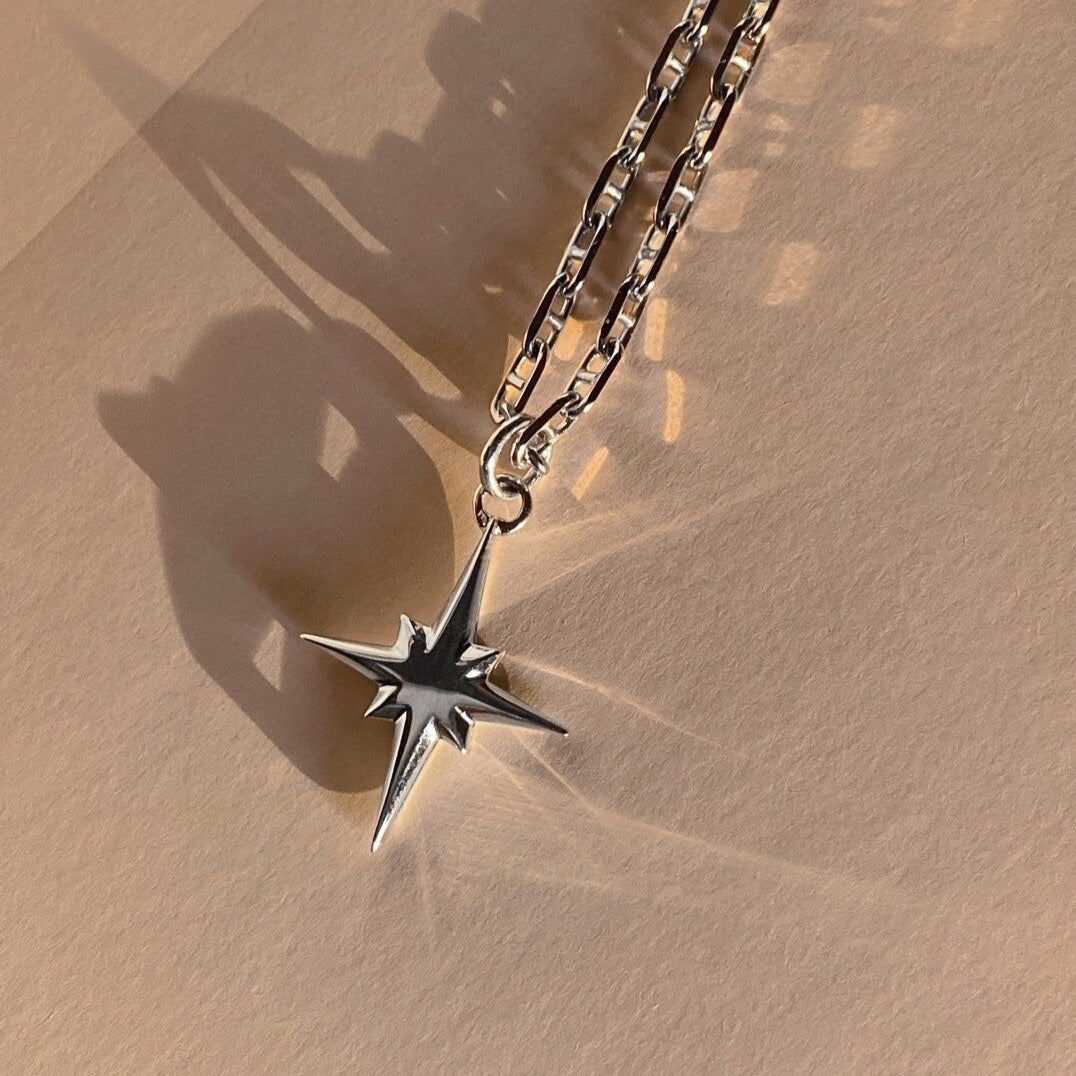 PENDANT "WIND ROSE" ON A CHAIN  / SILVER
