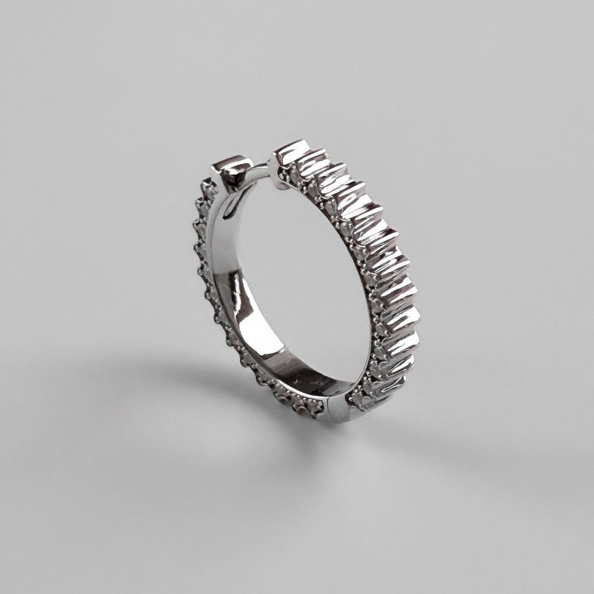 HOOP EARRING "GEARS OF TIME" WITH MOISSANITE | SILVER