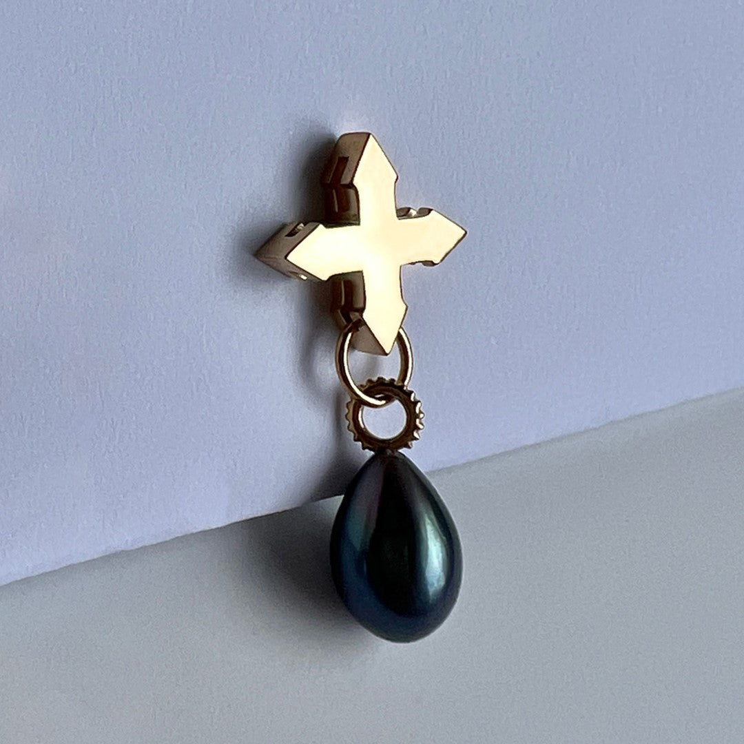 STUD "CRYING STAR" WITH BLACK PEARL / SOLID GOLD