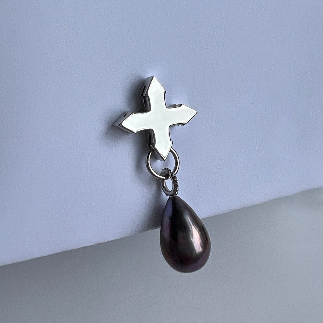 STUD "CRYING STAR" WITH BLACK PEARL / SILVER