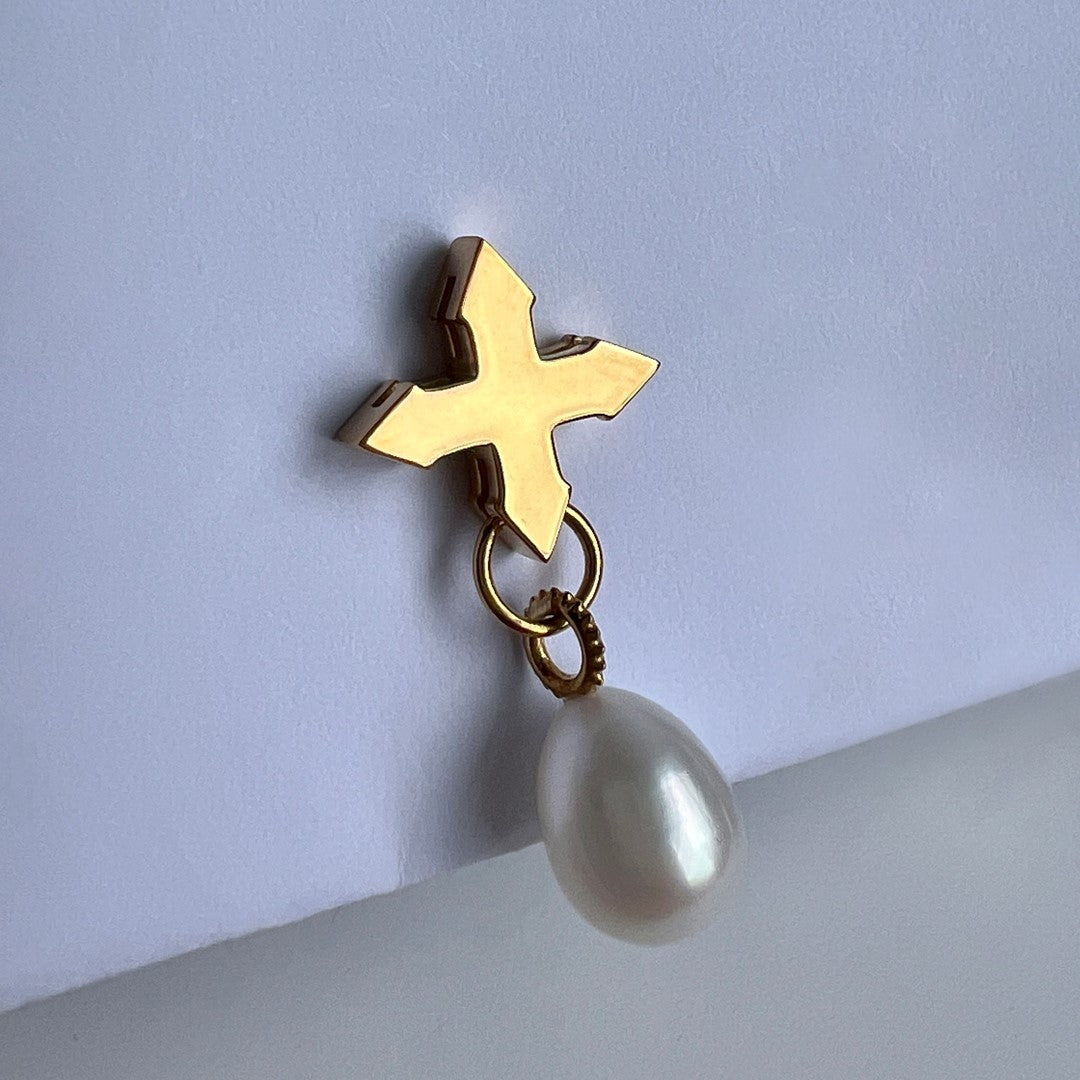 STUD "CRYING STAR" WITH WHITE PEARL / GOLD-PLATED SILVER