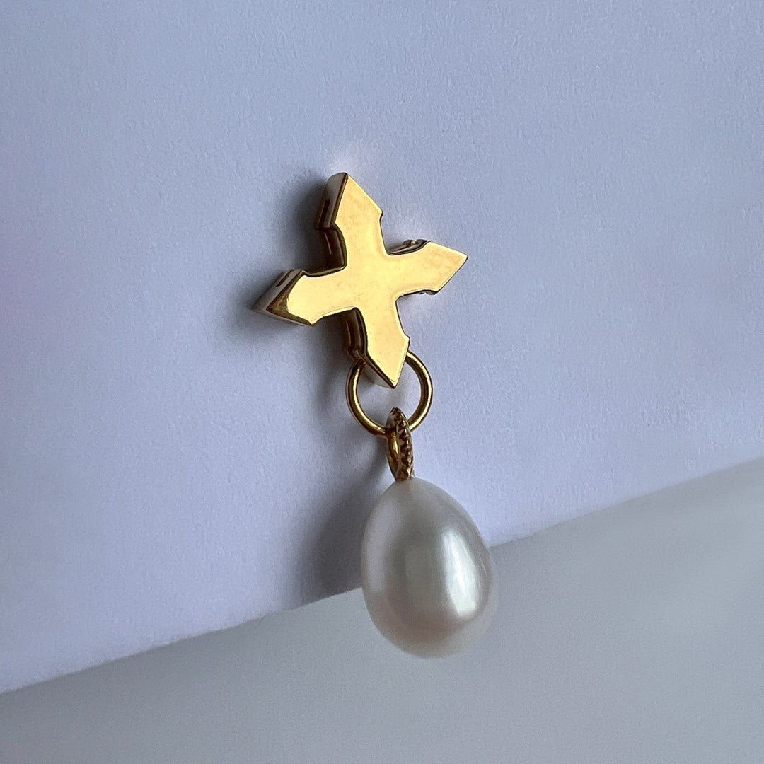 STUD "CRYING STAR" WITH WHITE PEARL / GOLD-PLATED SILVER