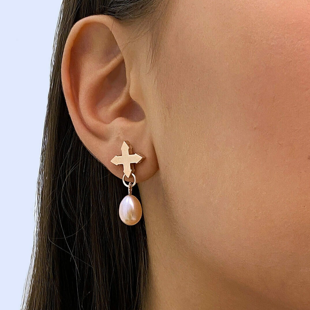 STUD "CRYING STAR" WITH WHITE PEARL / SOLID GOLD
