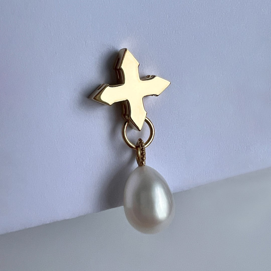 STUD "CRYING STAR" WITH WHITE PEARL / SOLID GOLD