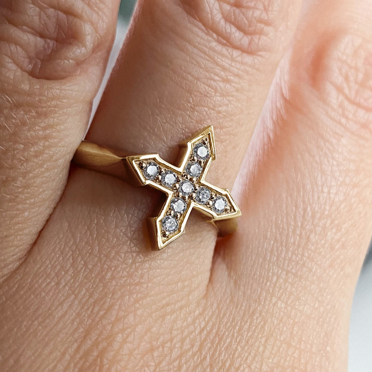 RING STAR "GLOW" WITH MOISSANITE / SOLID GOLD