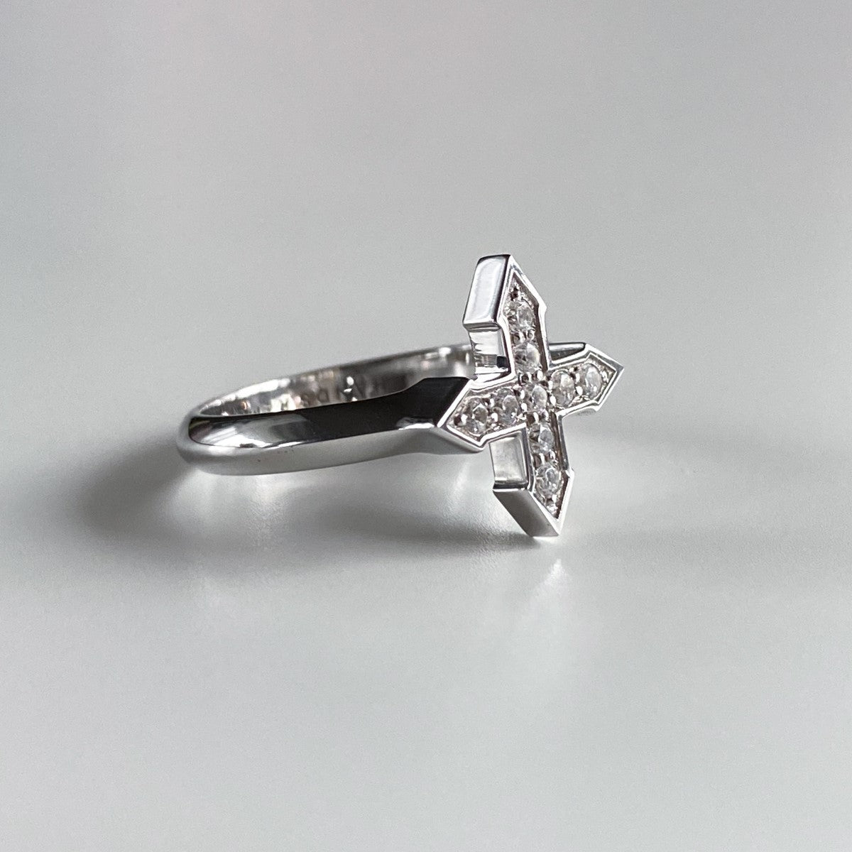 RING STAR "GLOW" WITH MOISSANITE / SILVER