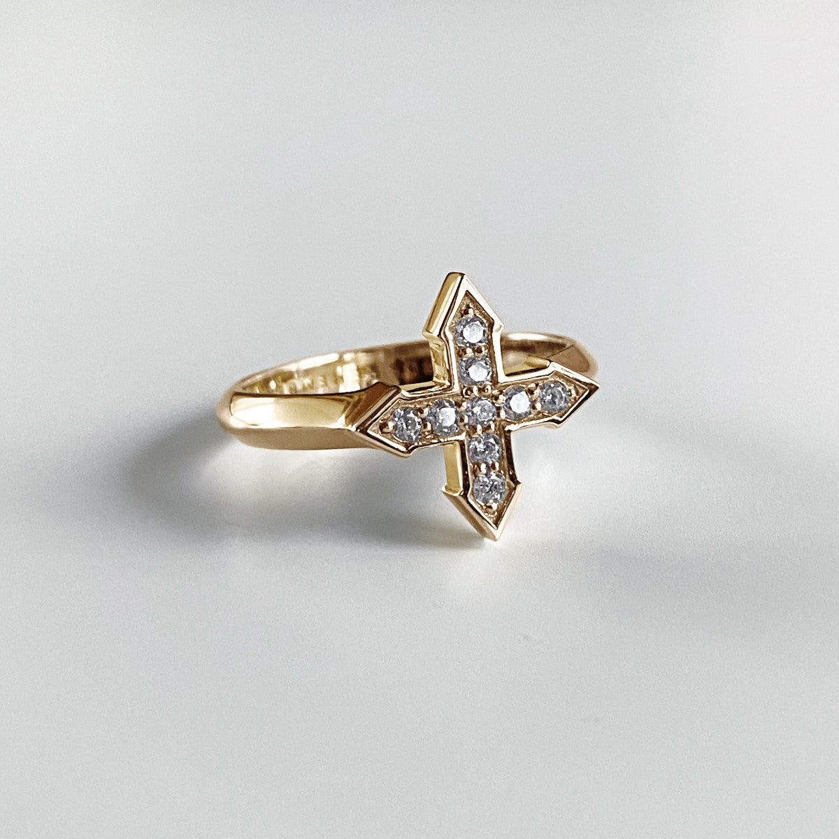 RING "STAR GLOW" WITH WHITE DIAMONDS / SOLID GOLD