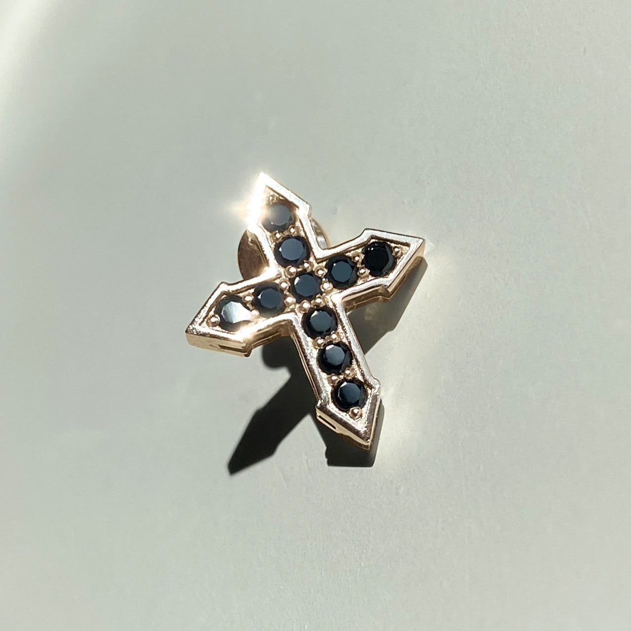 STUD CROSS "GLOW" WITH BLACK DIAMONDS / SOLID GOLD