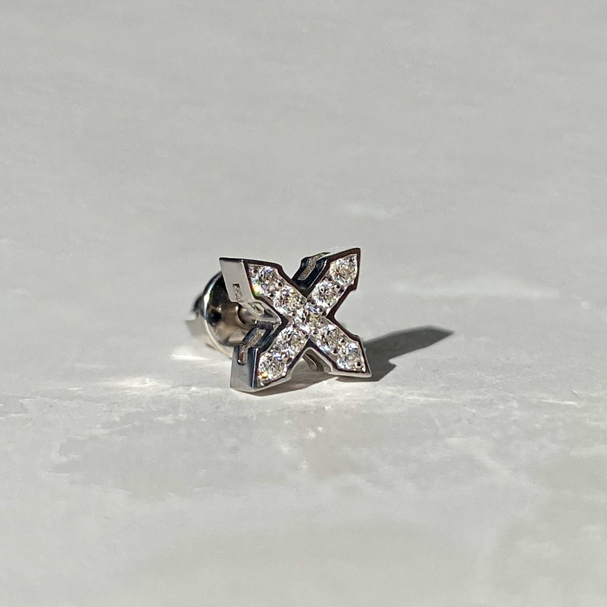 STUD MINI STAR "GLOW" WITH MOISSANITE / SOLID GOLD