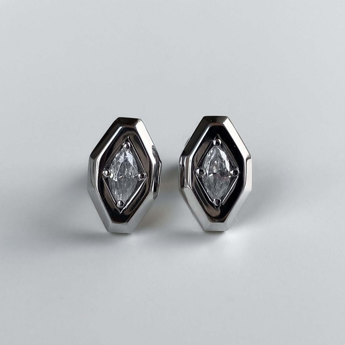 STUDS "SCALES" WITH MOISSANITE | SILVER