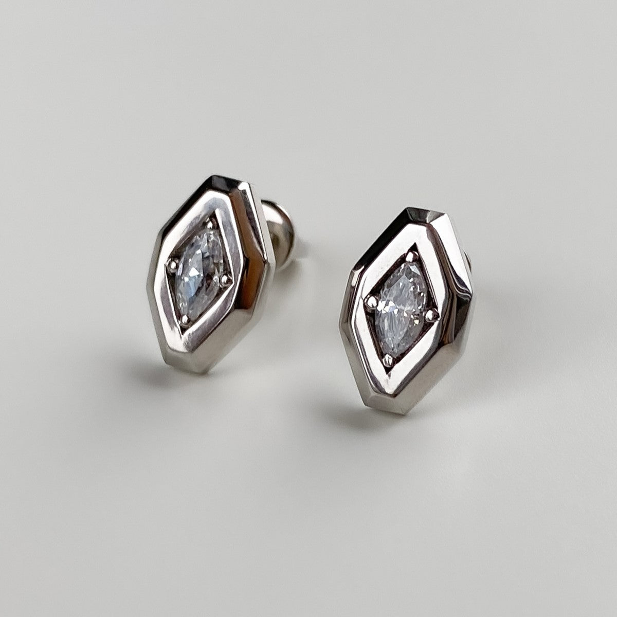 STUDS "SCALES" WITH MOISSANITE | SILVER
