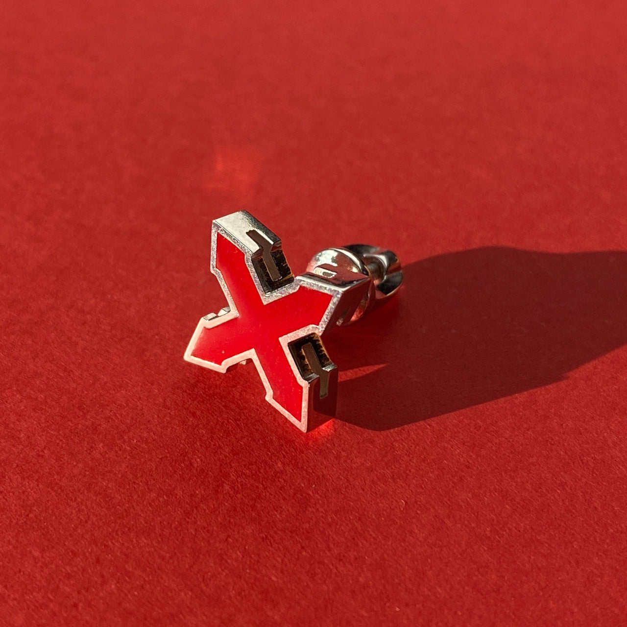 STUD STAR "A DROP OF RED" / SILVER & RED ENAMEL