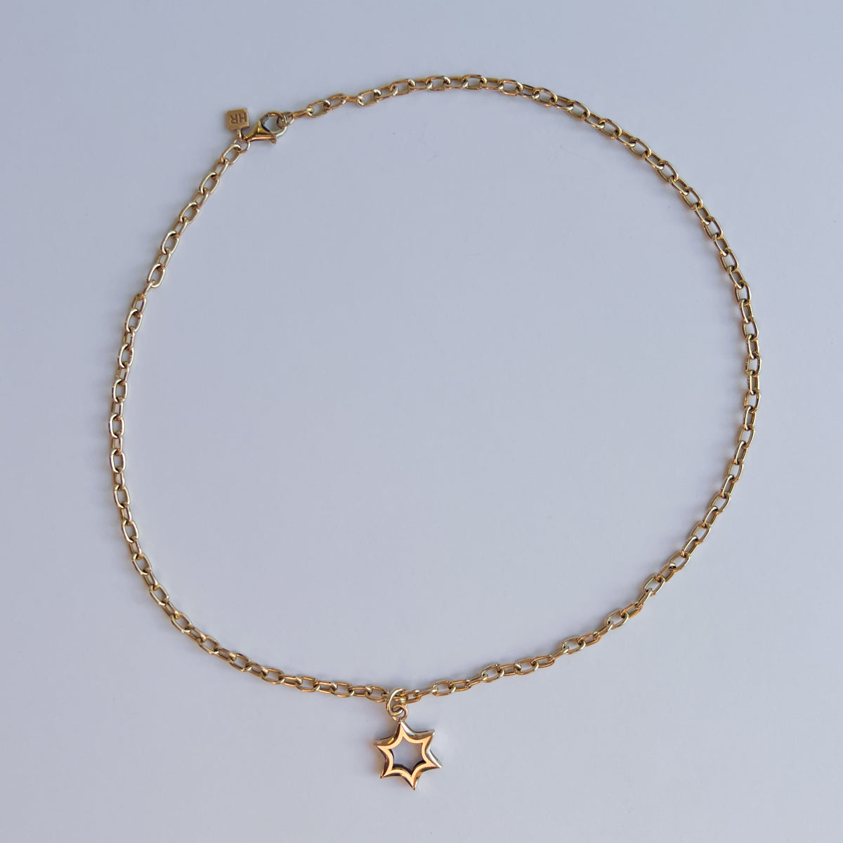 STAR OF DAVID ON THE LIGHT CHAIN / SOLID YELLOW GOLD
