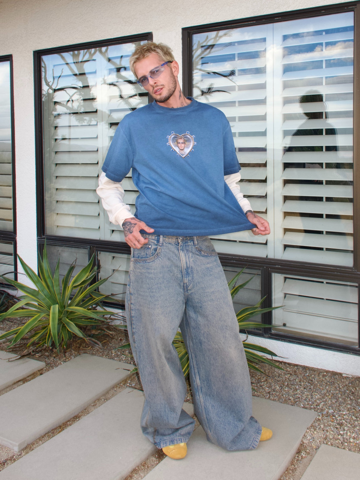 Blue long-sleeve T-shirt with the Oscar in My Heart print and contrasting white sleeves, front view with oversized fit