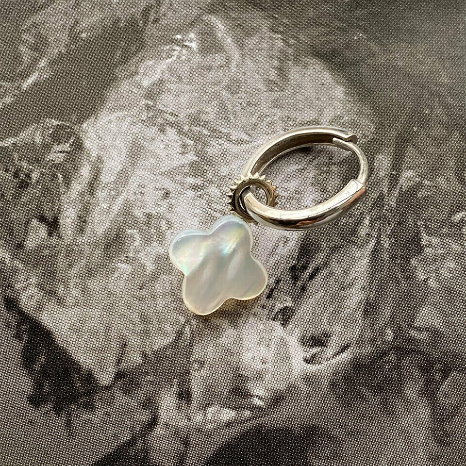 EARRING "CLOVER" / SILVER & MOTHER-OF-PEARL
