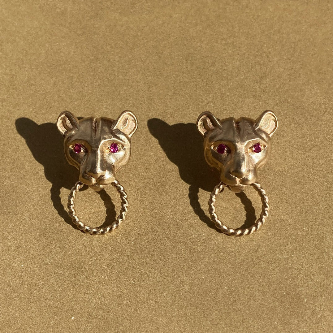STUDS "PUMAS" WITH TWISTED RINGS / SOLID GOLD & RUBIES