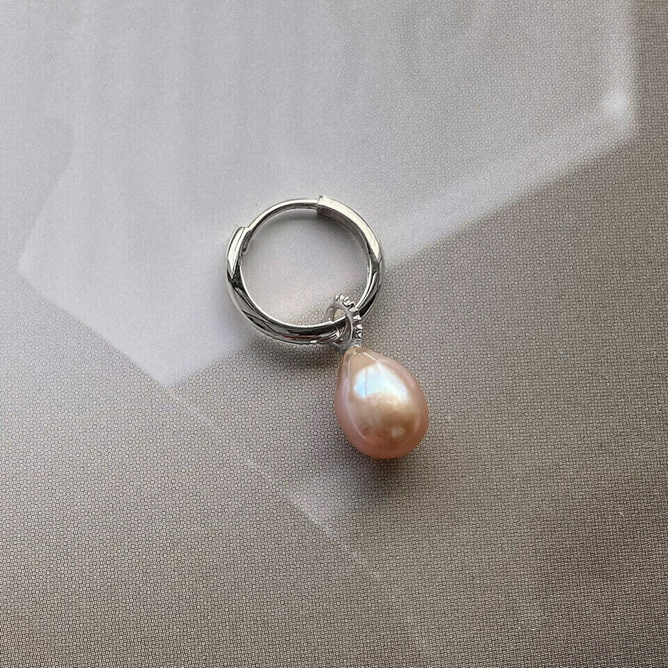 EARRING "FORBIDDEN FRUIT" PURPLE FRESHWATER PEARL / WHITE SOLID GOLD