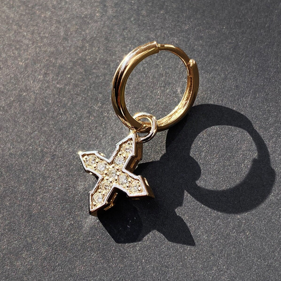 EARRING STAR "GLOW" WITH WHITE DIAMONDS / SOLID GOLD