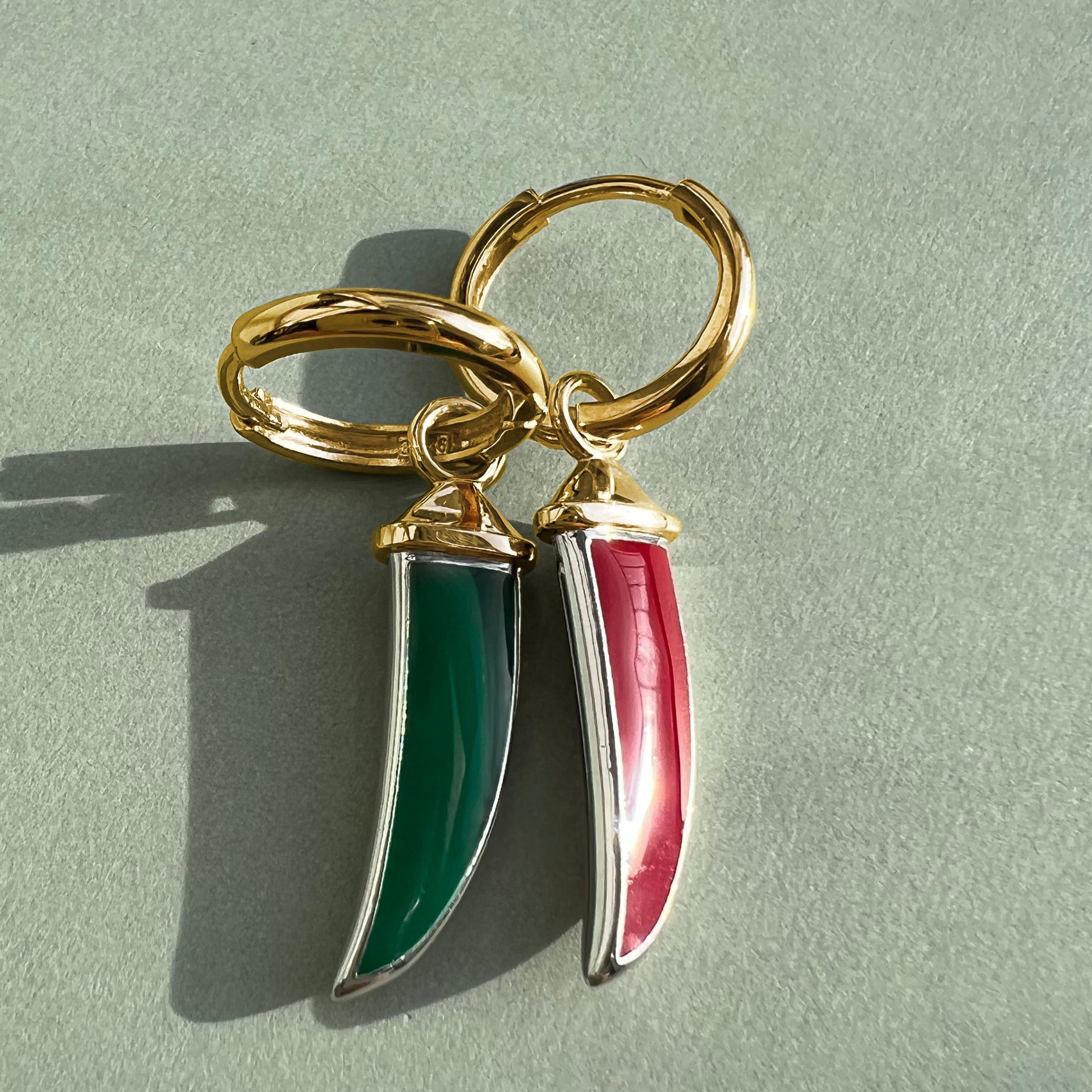 EARRING "HOT CHILI' / SOLID GOLD & SILVER WITH COLORED ENAMEL