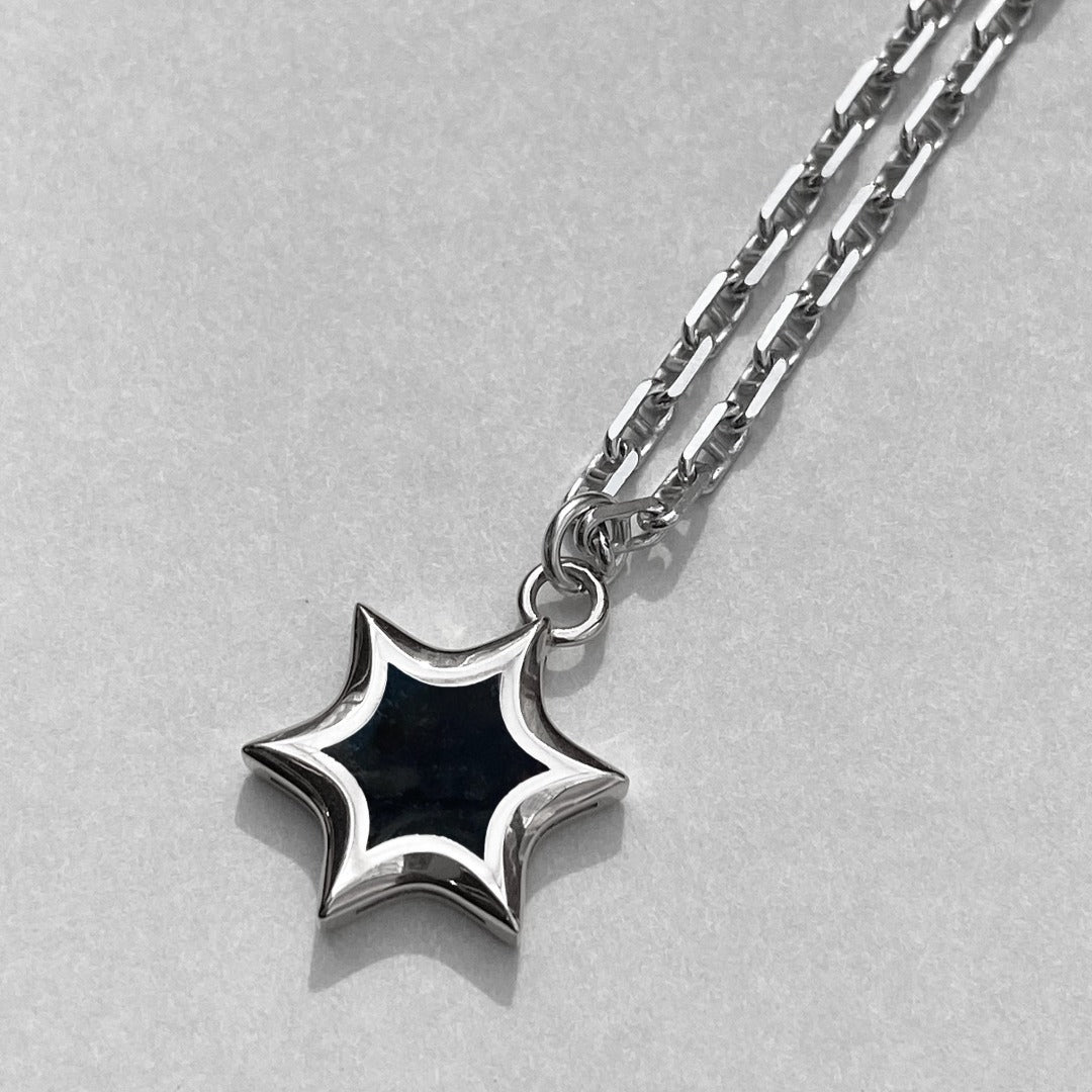 PENDANT “STAR OF DAVID" WITH COLORED ENAMEL ON A CHAIN / SILVER