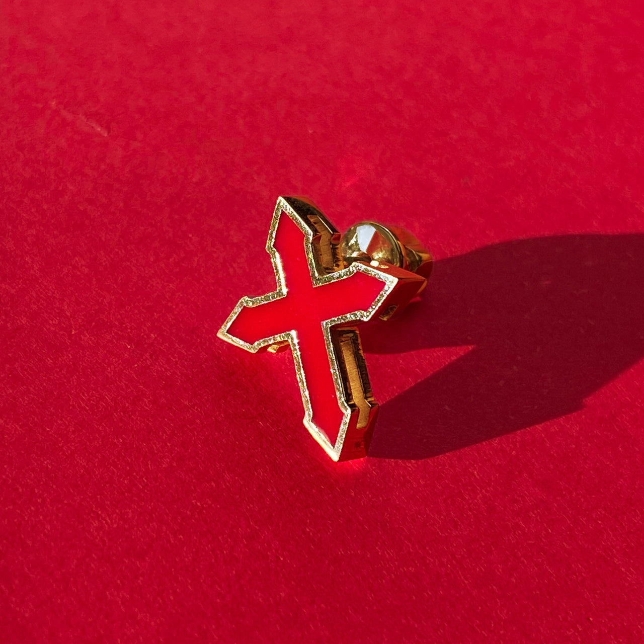 STUD CROSS "A DROP OF RED" / SOLID GOLD & RED ENAMEL